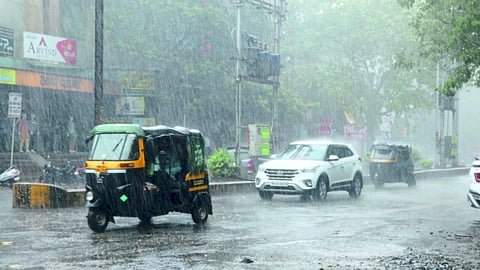 रत्नागिरी, सातारा, भंडारा, चंद्रपूर, गडचिरोली, गोंदिया जिल्ह्यात आज मुसळधार पावसाचा इशारा; रेड अलर्ट जारी.