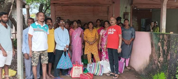 ऑनलाईन नाहीतर ऑफलाइन तरी धान्य दया; मिठबाव रेशन चालकाच्या मनमानी विरोधात महिला आक्रमक. देवगड तहसीलदारांना दिले निवेदन.