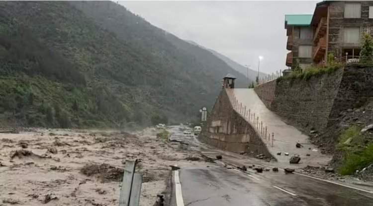 उत्तराखंड-हिमाचल प्रदेशमध्ये पावसाचा हाहाकार; ढगफुटीमुळे ११ जणांचा मृत्यू; ४४ जण बेपत्ता.