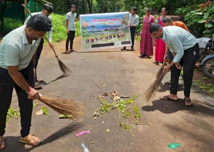 मालपे येथे कृषीदुतांमार्फत राबविण्यात आली स्वच्छ्ता मोहीम.