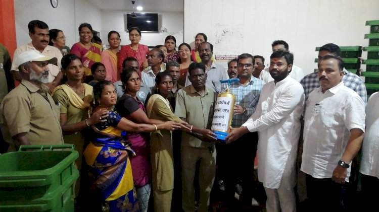 मी नेता नाही सेवक | सामाजिक कार्यात सदैव तुमच्यासोबत असेन विशाल परब यांचे वेंगुर्ला येथील एका सामाजिक कार्यक्रम प्रतिपादन.