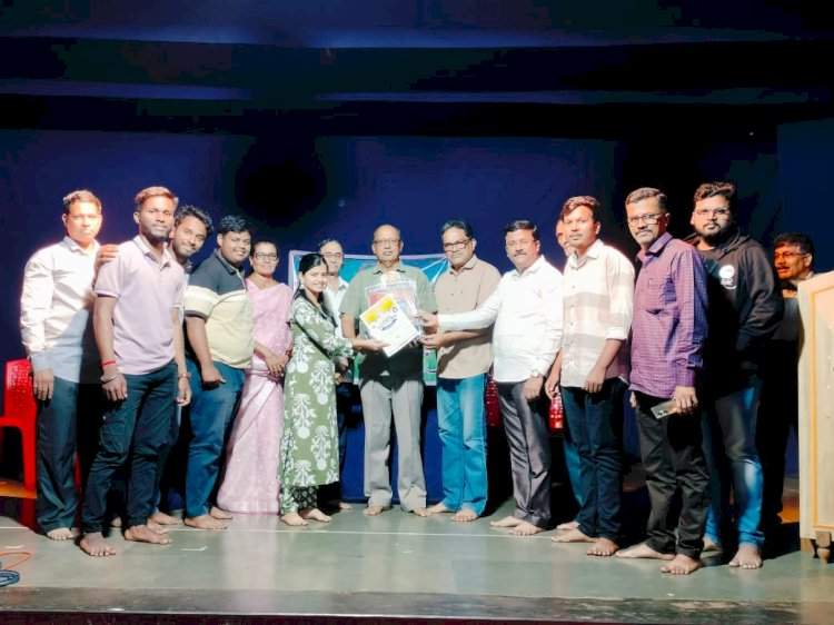 परुळे येथील राज्यस्तरीय एकांकिका स्पर्धेत समर्थ कलाविष्कार ग्रुप देवडची मशाल प्रथम.
