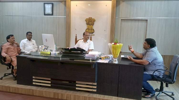 रवींद्र खेबुडकर यांची उबाठा शिवसेनेच्या पदाधिकाऱ्यांनी घेतली भेट, जलजीवन मिशनची प्रलंबित कामे लवकर पूर्ण करण्याबाबत केली चर्चा