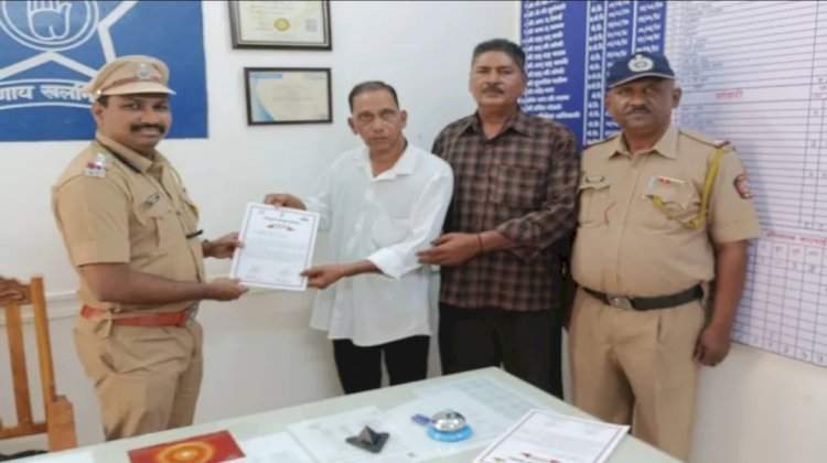 सिंधुदुर्ग जिल्हा पोलिसांतर्फे गुरुनाथ डांगी, इसाक खेडेकर यांचा सन्मान