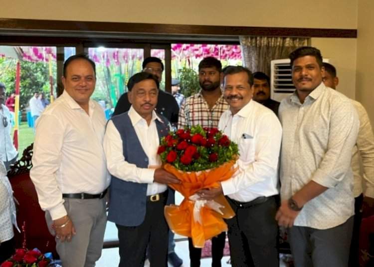 संजू परब यांनी खा. नारायण राणे यांना दिल्या वाढदिवसाच्या शुभेच्छा