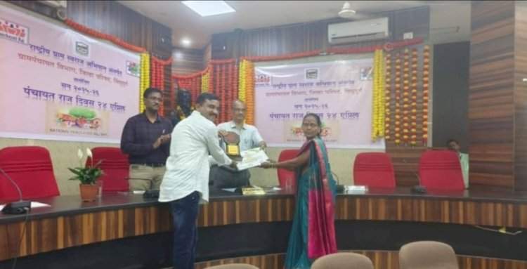 कणकवलीतील हुंबरठ ग्रामपंचायतला राष्ट्रीय पंचायत जिल्हास्तरीय प्रथम पुरस्कार