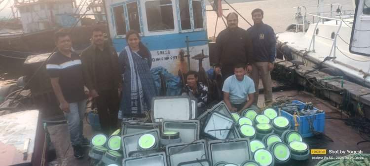 दाभोळ समुद्रात एलईडी लाईटचा पुरवठा करणाऱ्या बोटीवर मत्स्यव्यवसायची कारवाई