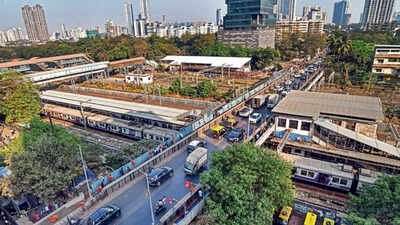 मुंबईतील एल्फिन्स्टन पूल वाहतुकीसाठी बंद
