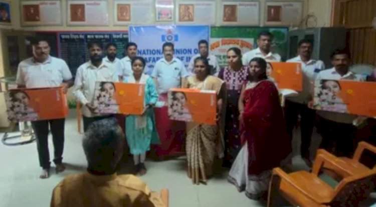 एनयुएसआयकडून मालवण तालुक्यातील कोळंब गावातील ४ शाळांना संगणक संच भेट