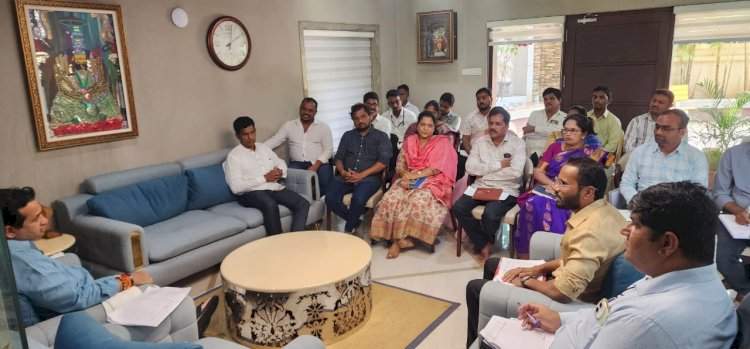 देवगड - जामसंडे शहरातील विविध नागरी समस्यांचा पालकमंत्र्यांनी घेतला आढावा