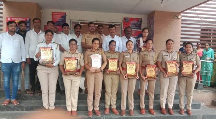 कराड येथील  कर्तबगार महिला पोलिसांचा अहिल्यारत्न पुरस्कार देऊन सन्मान