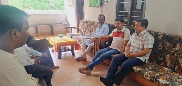 पालकमंत्री नितेश राणे यांनी केले मनीष दळवी व कुटुंबियांचे सांत्वन
