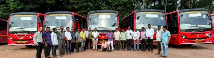वेंगुर्ले एस.टी. आगारात ५ नव्या एस.टी. गाड्यांचे लोकार्पण
