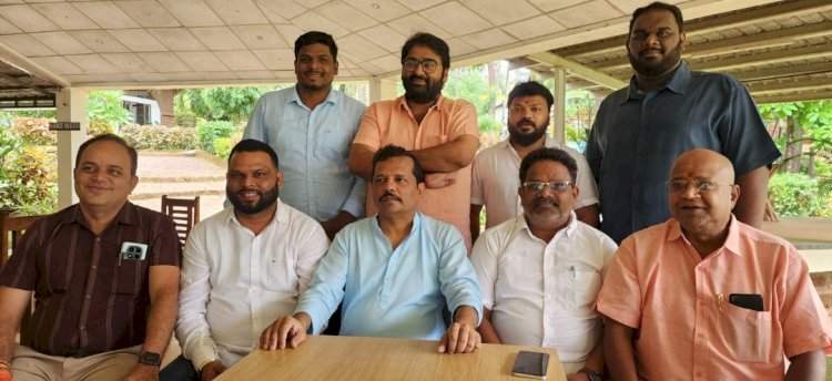 केसरकर व राणेंना मंत्रीपद मिळू नये म्हणून भाजप जिल्हाध्यक्षांच्या तक्रारी......शिवसेना जिल्हाप्रमुख संजू परब यांचा टोला