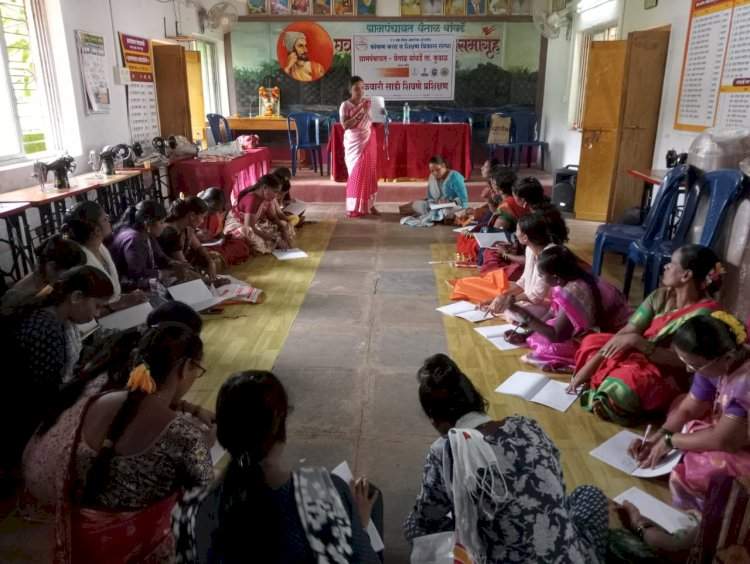 वेताळ बांबार्डे येथे नऊवारी साडी शिवण क्लास प्रशिक्षणास महिलांचा उत्स्फूर्त प्रतिसाद