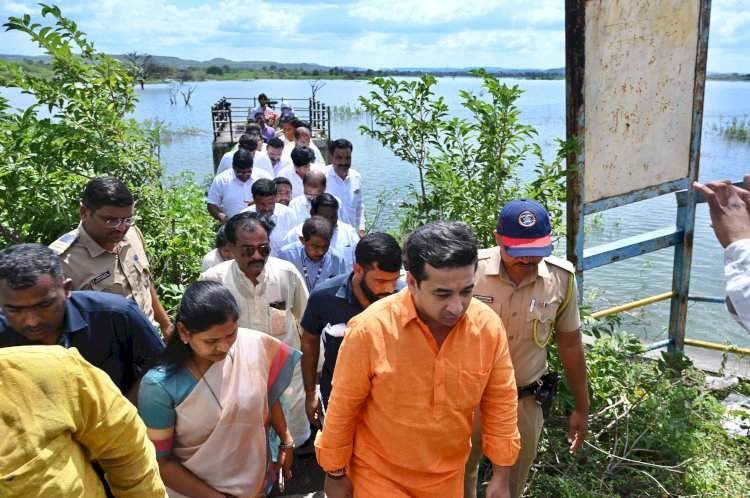 फुलंब्री धरण परिसरातील मच्छीमार व्यवसायाचे नुकसान.......मंत्री नितेश राणे यांची पाहणी