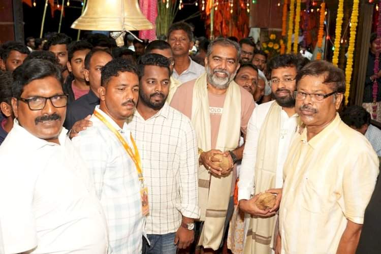 भाजप युवा नेते विशाल परब यांनी घेतले श्री देव मानसीश्वराचे दर्शन