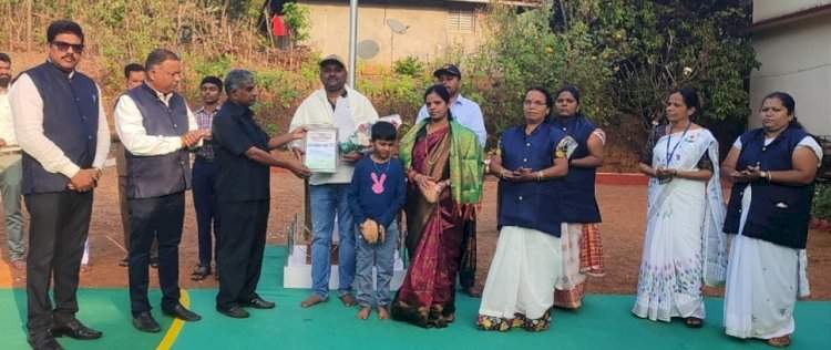 अणसूर पाल हायस्कूलतर्फे सुमंगल परब यांचा सपत्नीक सन्मान