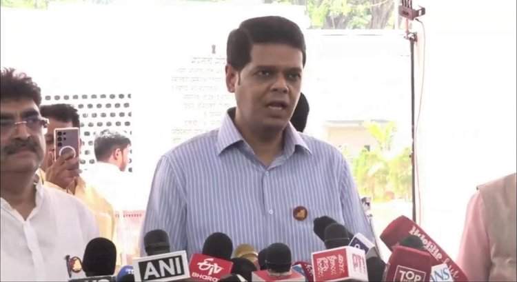 आखाती देशांतील युद्धजन्य परिस्थितीबाबत आमदार निरंजन डावखरे यांची ‘पॉइंट ऑफ इन्फॉर्मेशन’.....मुख्यमंत्री देवेंद्र फडणवीस यांचे सविस्तर उत्तर