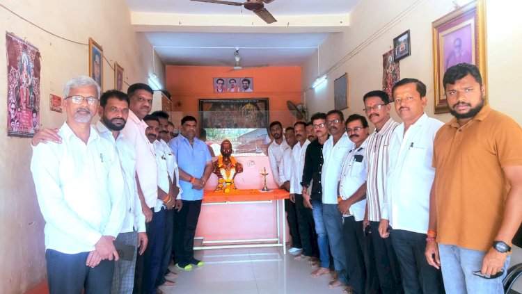 कुडाळ येथील शिवसेना उद्धव बाळासाहेब ठाकरे पक्षाच्या शाखेत तिथीप्रमाणे शिवजयंती साजरी 