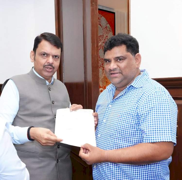 नुकसानग्रस्त आंबा व काजू  शेतकऱ्यांना राज्य सरकारच्यावतीने तात्काळ व भरघोस नुकसान भरपाई द्या...माजी आमदार वैभव नाईक यांची मुख्यमंत्री देवेंद्र फडणवीस यांच्याकडे मागणी