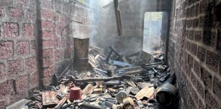 कणकवली येथे सिलेंडरचा अचानक स्फोट होऊन घराला आग