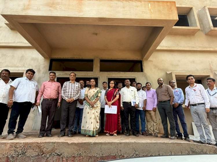परुळे येथे प्राथमिक आरोग्य केंद्राच्या नव्या इमारतीची जिल्हाधिकाऱ्यांकडून पाहणी