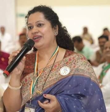 आमदार केसरकरांनी आपल्या पदाचा राजीनामा द्यावा; अन्यथा काँग्रेसच्यावतीने जनआंदोलन.....काँग्रेस महिला जिल्हाध्यक्ष साक्षी वंजारी यांचा इशारा 