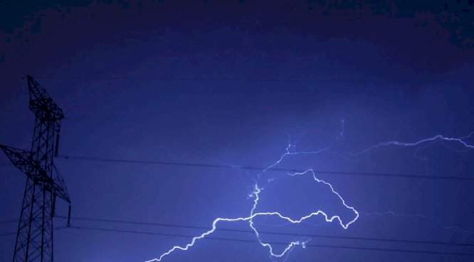 महाराष्ट्रासह १५ राज्यांत वादळी वाऱ्यासह पावसाचा 'हाय अलर्ट'