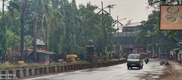 उष्णतेच्या कडाक्यात कणकवलीत ढगांच्या गडगडाटासह पाऊस