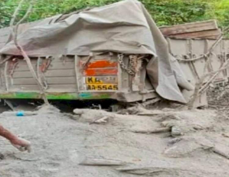करुळ घाटात ट्रक दरीत कोसळून अपघात, दोन जण जागीच ठार