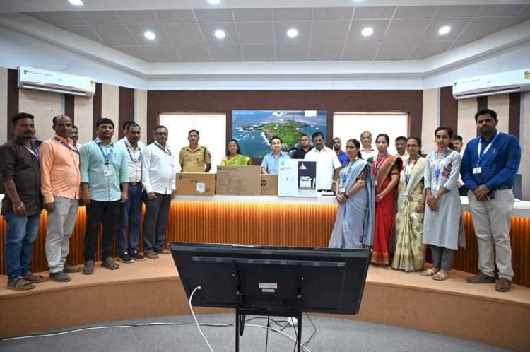 जिल्हा वार्षिक योजनेतून प्रशासनाला 'डिजिटल बळकटी'....पालकमंत्री नितेश राणे यांच्या हस्ते साहित्यांचे वितरण