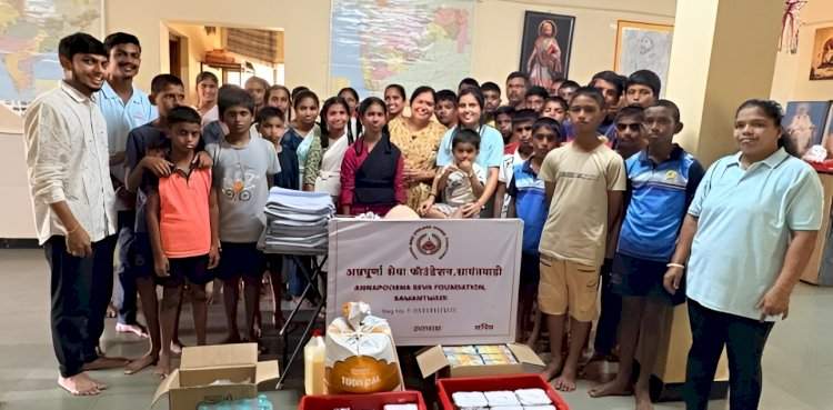 अन्नपूर्णा सेवा फाऊंडेशनतर्फे रोणापाल येथील छात्रालयाला जीवनावश्यक वस्तूंचे वाटप