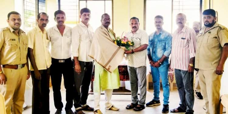 वेंगुर्ले आगारातील वाहक चंद्रकांत रजपुत यांचा भाजपाच्या  वतीने सेवानिवृत्तीपर सत्कार