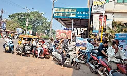 जिल्ह्यात पेट्रोलचा तुटवडा; नागरिक त्रस्त