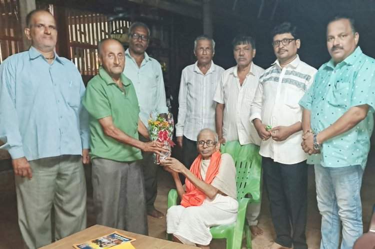 संविधान हत्या दिवसाच्या निमित्ताने वेंगुर्लेत आणीबाणीत तुरुंगवास भोगलेले प्रभाकर मराठे यांचा सन्मान