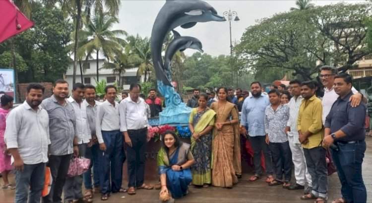 कुडाळमधील डॉल्फिन फाउंटनचे नगराध्यक्षा प्राजक्ता बांदेकर यांच्या हस्ते लोकार्पण