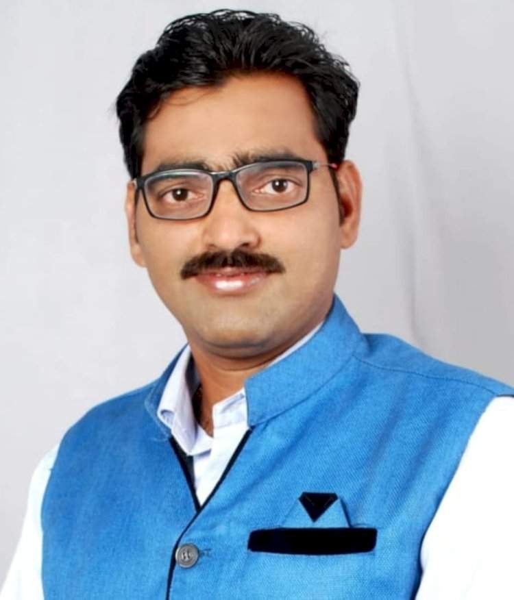 कुडाळ आरटीओतील मनमानी कारभारावर राष्ट्रवादीचा घणाघात....'वाहनचालकांची आर्थिक लूट सुरू' - तालुकाध्यक्ष संदिप पेडणेकर   