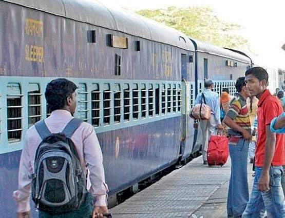 सावंतवाडी रोड स्थानकावर तीन महत्त्वाच्या एक्स्प्रेस गाड्यांना प्रायोगिक तत्त्वावर थांबा