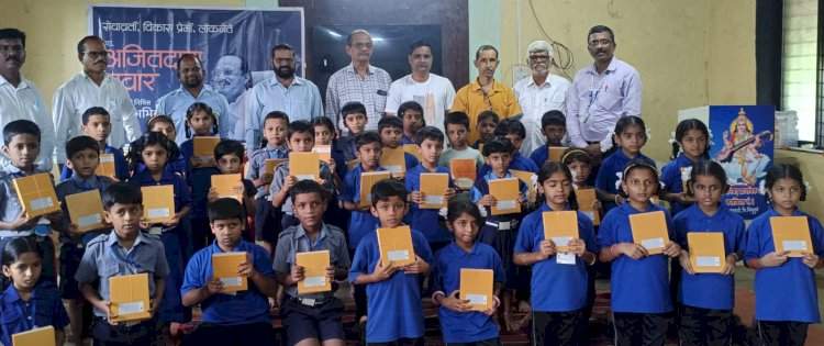 अजित पवार यांच्या जयंतीनिमित्त कलंबिस्त शाळेत वह्या-खाऊ वाटप.....राष्ट्रवादी काँग्रेसच्या वतीने विद्यार्थ्यांना शैक्षणिक साहित्याचे वाटप