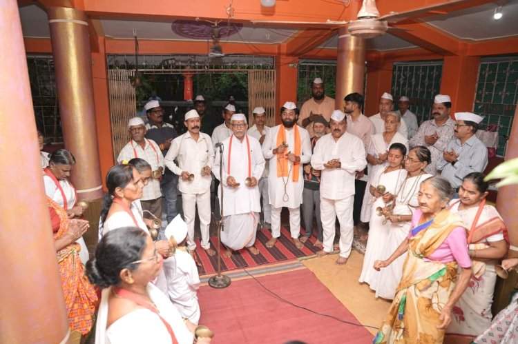 'अवघा रंग एक झाला' - आषाढीला विठ्ठलनामात तल्लीन झाले युवा नेते विशाल परब
