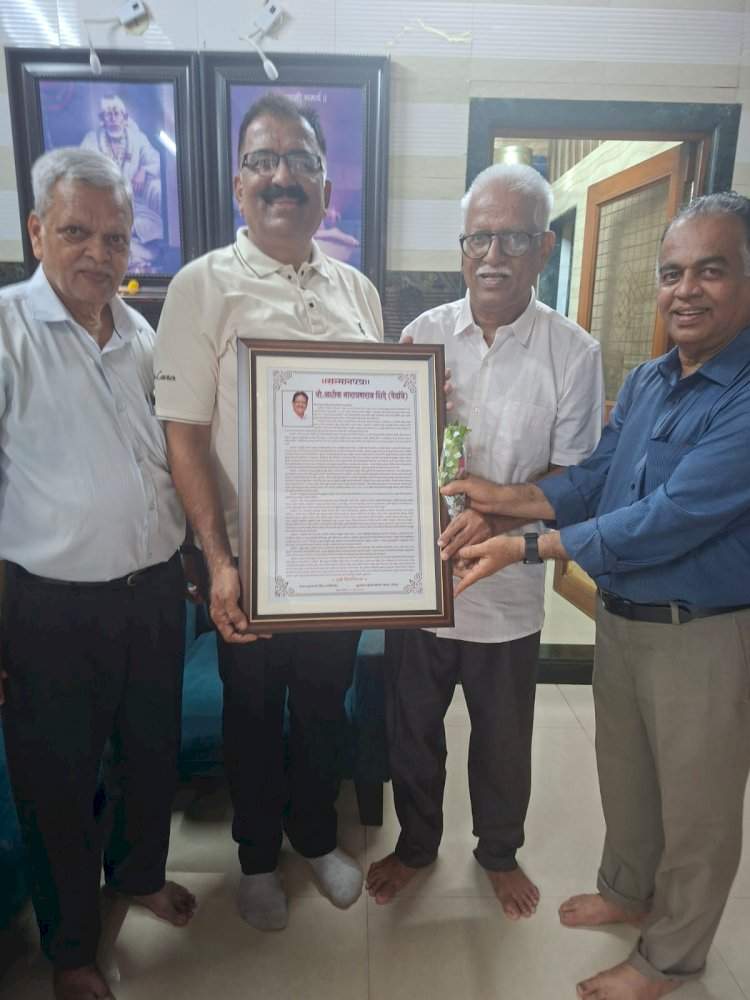 ज्येष्ठ कबड्डीपटू अशोक शिंदे यांचा सन्मान.