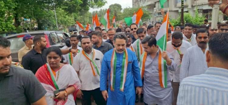 कुडाळात ८० व्या स्वातंत्र्यदिनानिमित्त तिरंगा रॅली....पालकमंत्री नितेश राणे आणि आमदार निलेश राणे सहभागी