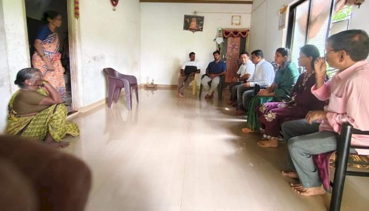 सावंतवाडी नगर पालिकेचे सफाई कर्मचारी धोंडू बरागडे यांचे आकस्मिक निधन.....नगराध्यक्षा सह लोकप्रतिनिधींनी कुटुंबाचे केले सांत्वन