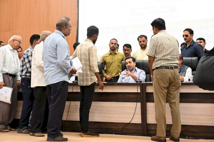 संवादातून प्रश्न सोडविण्याला प्राधान्य; उपोषणकर्त्यांना पालकमंत्र्यांचा न्यायाचा विश्वास......स्वातंत्र्यदिनाच्या पूर्वसंध्येला पालकमंत्री नितेश राणे यांचा नागरिकांशी थेट संवाद
