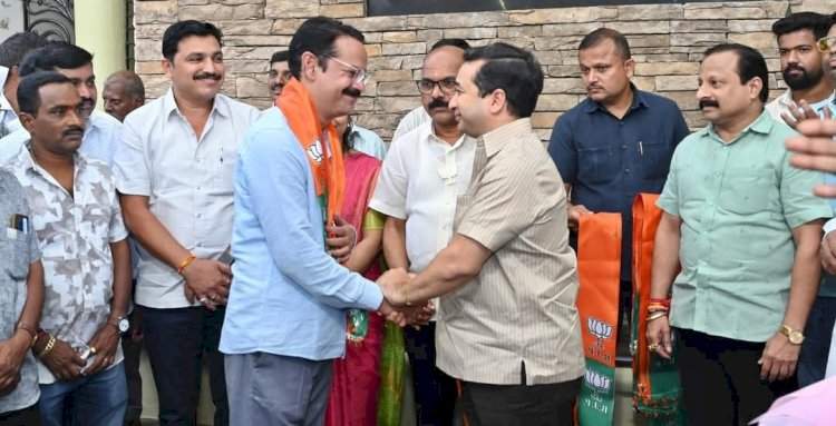 कणकवलीत ठाकरे सेनेला मोठा धक्का......२८ वर्षांचा निष्ठावान सचिन सावंत समर्थकांसह भाजपमध्ये