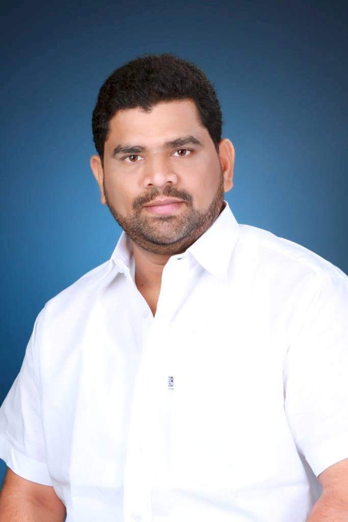 निवतीतील जलसफरीवर बंदी म्हणजे पर्यटन व्यवसाय धनदांडग्यांच्या घशात घालण्याचा डाव - वैभव नाईक