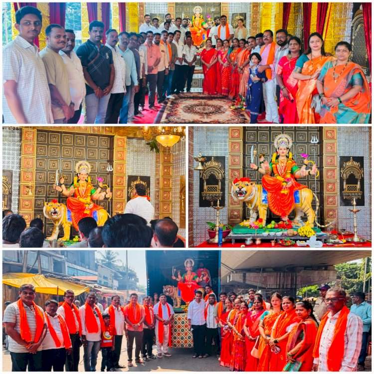 कणकवली तालुका शिवसेनेच्या वतीने दुर्गामातेची विधिवत प्रतिष्ठापना ....ढोल-ताशांच्या गजरात जल्लोषपूर्ण मिरवणुकीने दुर्गामातेचे आगमन.....माजी आमदार वैभव नाईक यांच्या हस्ते दुर्गामातेचे पूजन व आरती