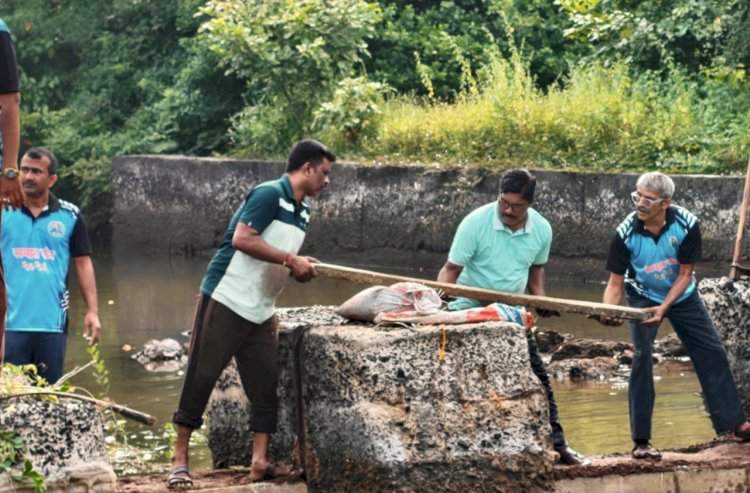 वेंगुर्ला नगरपरिषदेच्यावतीने लोकसहभागातून वनराई बंधारा पूर्ण...