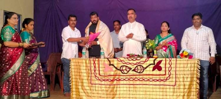 दाभोली शाळेत बक्षीस वितरण व सांस्कृतिक सोहळा संपन्न....प्रा. डॉ. श्रीधर पेडणेकर यांचा विशेष सन्मान